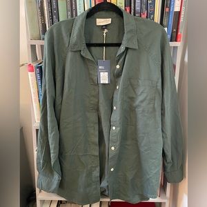 Universal Thread women’s green button-down, size medium